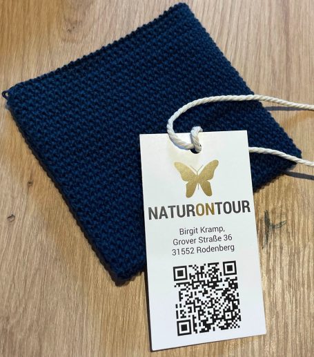 Spültuch Dunkelblaues Stoffstück mit einem Anhänger von Naturontour.